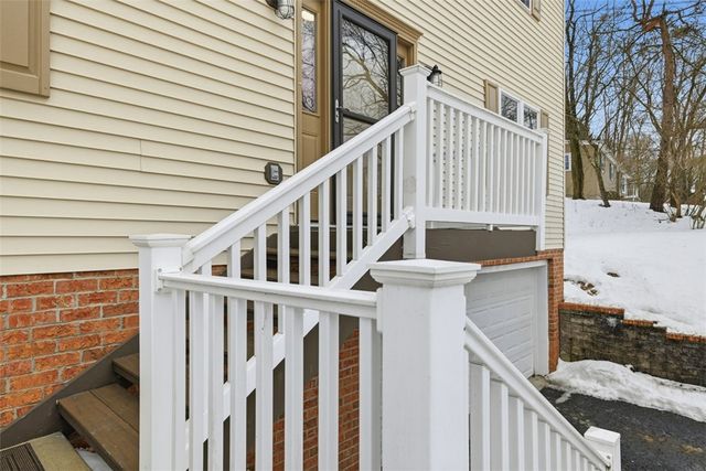 111 Greenhill Rd, Ross Twp, PA 15237