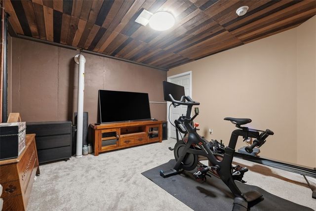 111 Greenhill Rd, Ross Twp, PA 15237