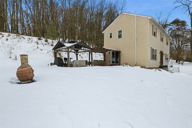 111 Greenhill Rd, Ross Twp, PA 15237