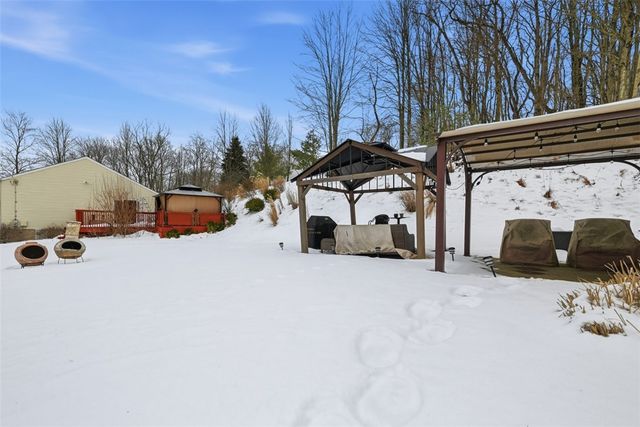 111 Greenhill Rd, Ross Twp, PA 15237