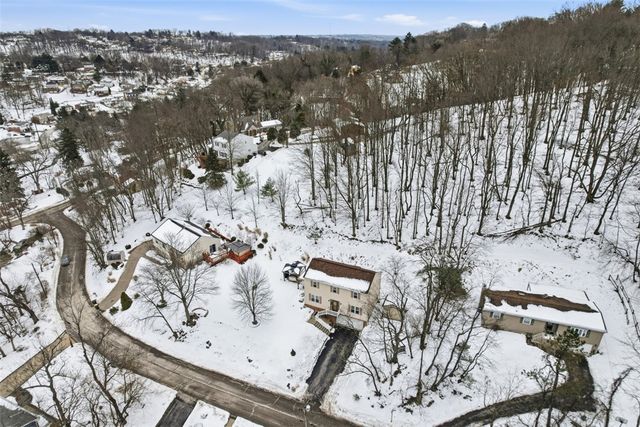 111 Greenhill Rd, Ross Twp, PA 15237