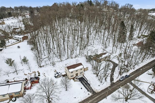 111 Greenhill Rd, Ross Twp, PA 15237