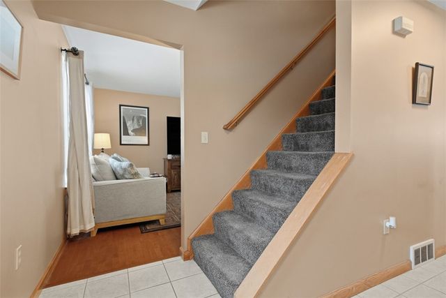 111 Greenhill Rd, Ross Twp, PA 15237