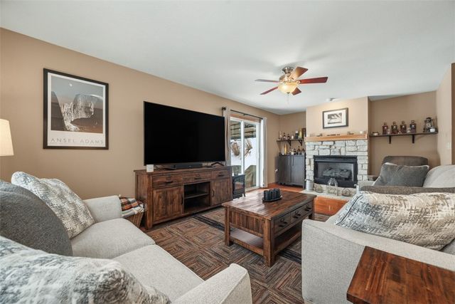 111 Greenhill Rd, Ross Twp, PA 15237