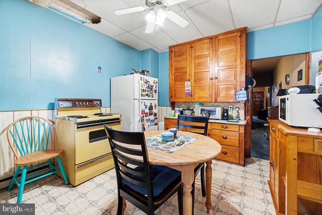 818 E CENTRE ST, Mahanoy City, PA 17948