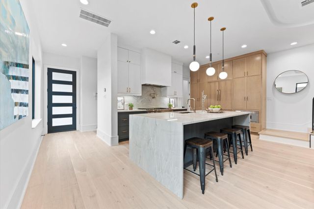 5306 Gibson St, Houston, TX 77007