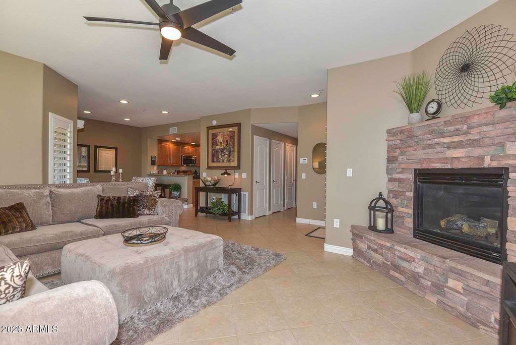 21320 N 56TH Street 2030, Phoenix, AZ 85054 — photo 2