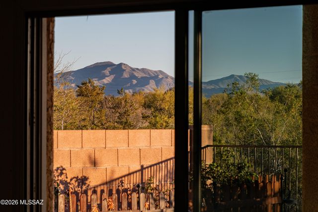 7720 E Big Meadow Drive, Tucson, AZ 85756