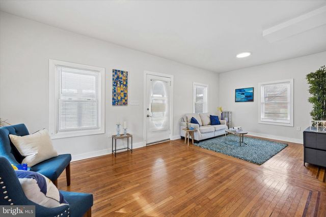 61 S MAPLE AVE, Maple Shade, NJ 08052