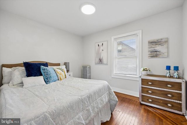 61 S MAPLE AVE, Maple Shade, NJ 08052