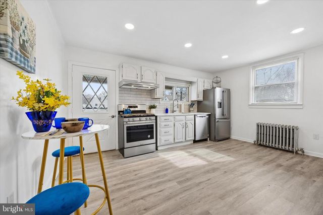 61 S MAPLE AVE, Maple Shade, NJ 08052