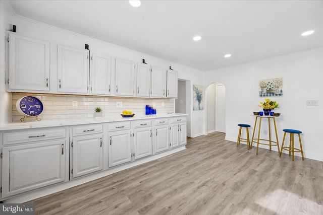 61 S MAPLE AVE, Maple Shade, NJ 08052