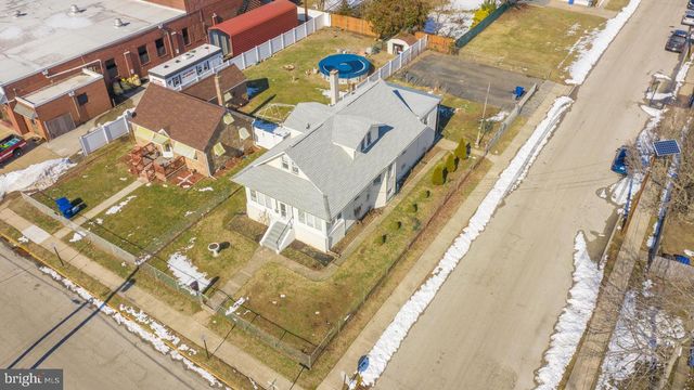 61 S MAPLE AVE, Maple Shade, NJ 08052