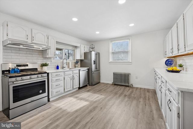 61 S MAPLE AVE, Maple Shade, NJ 08052