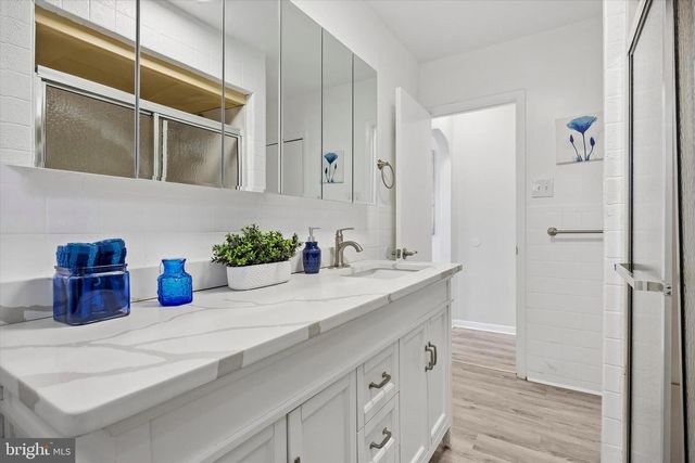 61 S MAPLE AVE, Maple Shade, NJ 08052