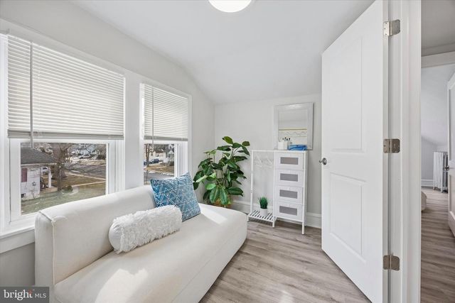 61 S MAPLE AVE, Maple Shade, NJ 08052