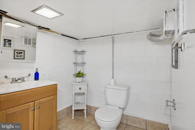 61 S MAPLE AVE, Maple Shade, NJ 08052