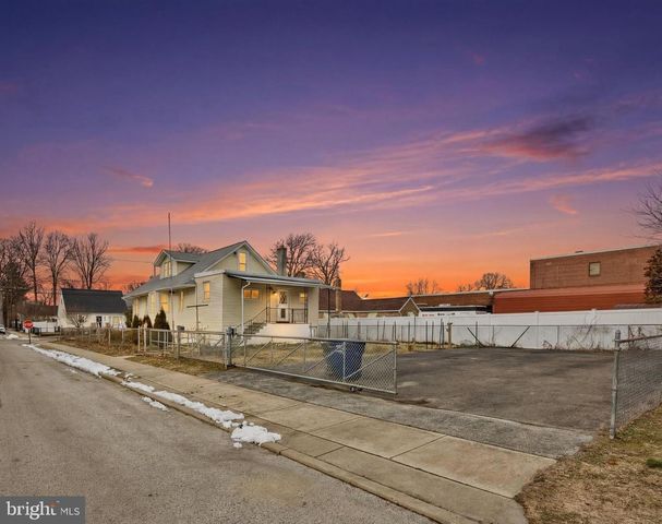 61 S MAPLE AVE, Maple Shade, NJ 08052