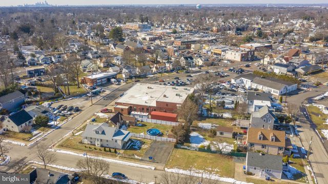 61 S MAPLE AVE, Maple Shade, NJ 08052