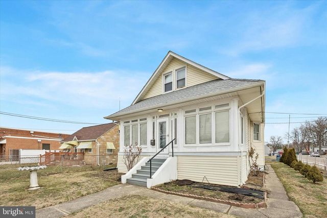 61 S MAPLE AVE, Maple Shade, NJ 08052