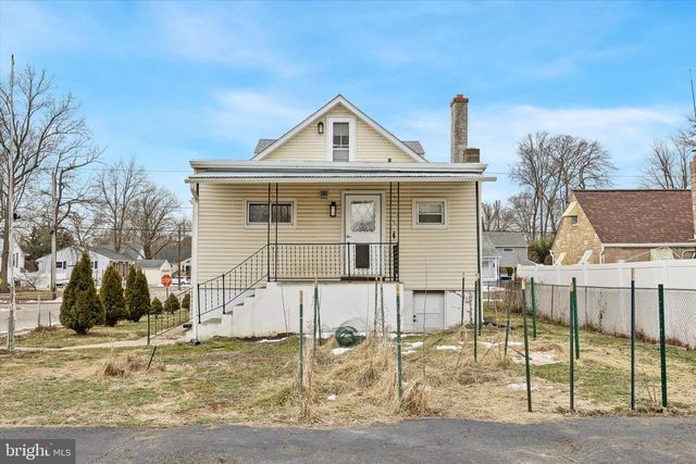 61 S MAPLE AVE, Maple Shade, NJ 08052