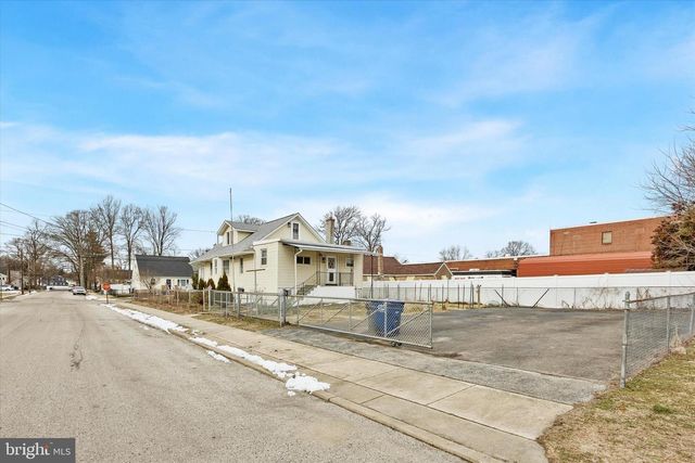 61 S MAPLE AVE, Maple Shade, NJ 08052