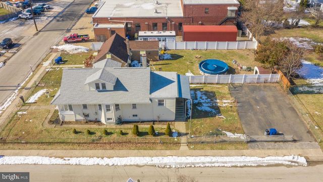 61 S MAPLE AVE, Maple Shade, NJ 08052