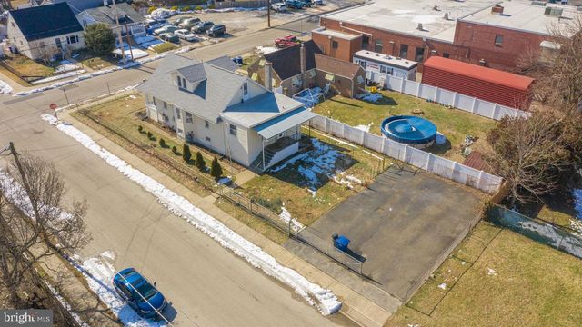 61 S MAPLE AVE, Maple Shade, NJ 08052