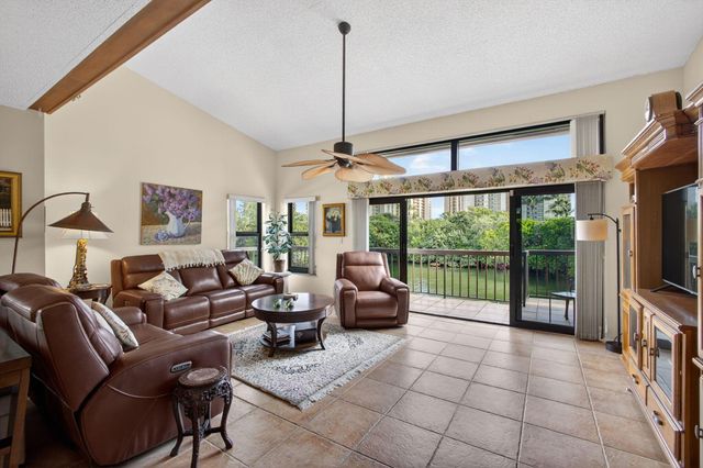 2102 Fairway Drive S, Jupiter, FL 33477