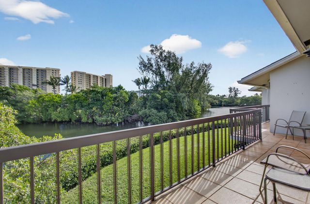 2102 Fairway Drive S, Jupiter, FL 33477