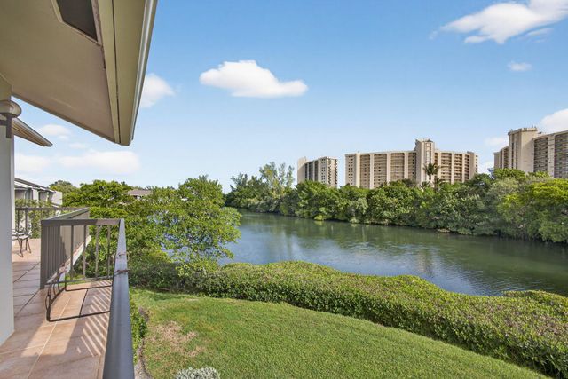 2102 Fairway Drive S, Jupiter, FL 33477