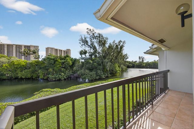 2102 Fairway Drive S, Jupiter, FL 33477