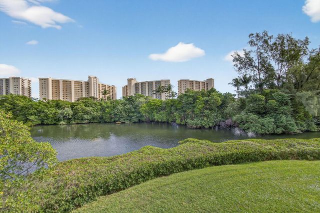 2102 Fairway Drive S, Jupiter, FL 33477