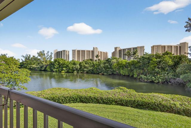 2102 Fairway Drive S, Jupiter, FL 33477