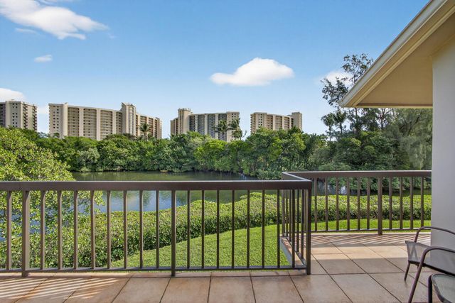 2102 Fairway Drive S, Jupiter, FL 33477