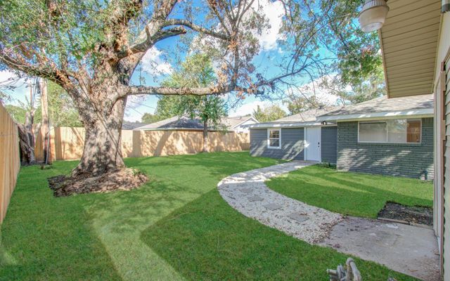 1939 Woodvine Drive, Houston, TX 77055