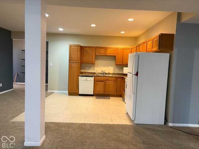 2801 Newbury Court, Zionsville, IN 46077