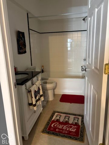 2801 Newbury Court, Zionsville, IN 46077