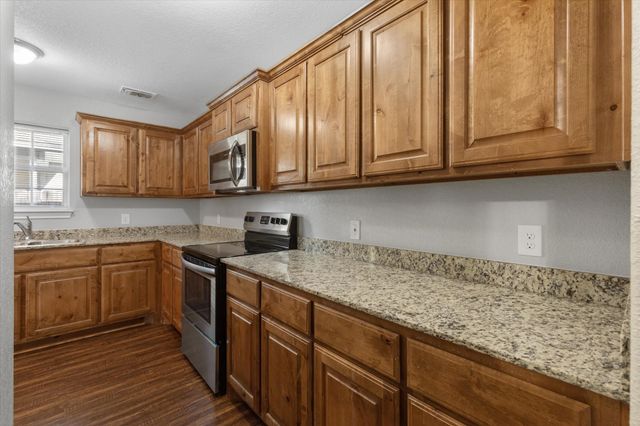 1512 N Anglin Street, Cleburne, TX 76031