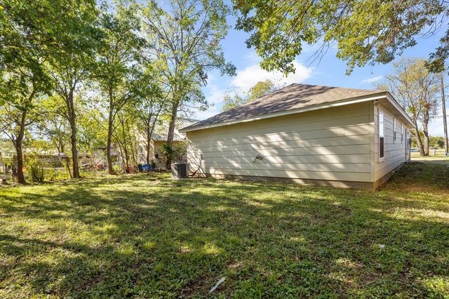 1512 N Anglin Street, Cleburne, TX 76031