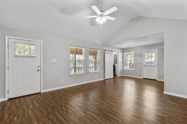 1512 N Anglin Street, Cleburne, TX 76031