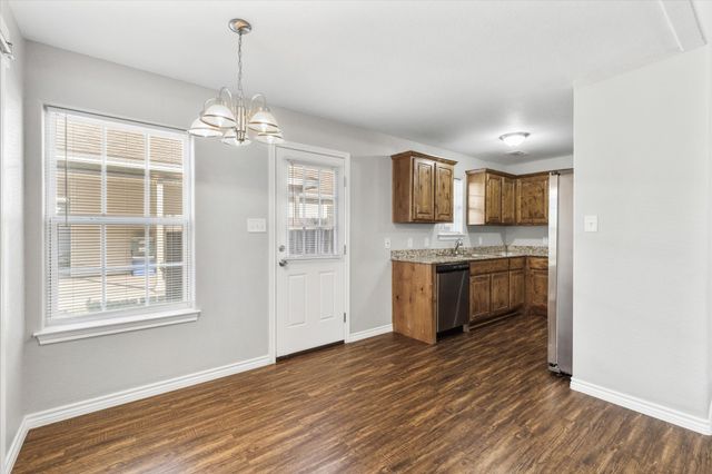 1512 N Anglin Street, Cleburne, TX 76031