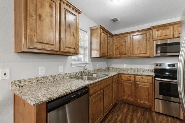 1512 N Anglin Street, Cleburne, TX 76031