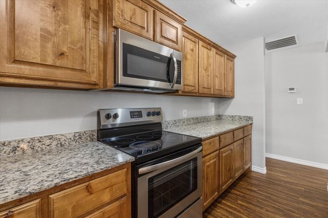 1512 N Anglin Street, Cleburne, TX 76031