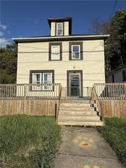 907 Harmony Ave, New Brighton, PA 15066