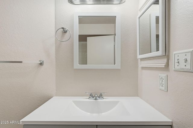 7016 E MENLO Street, Mesa, AZ 85207