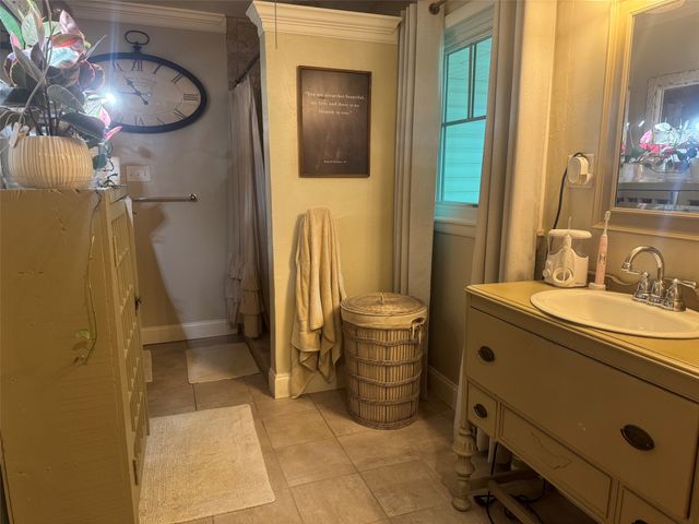 804 N Elm Street, Comanche, TX 76442