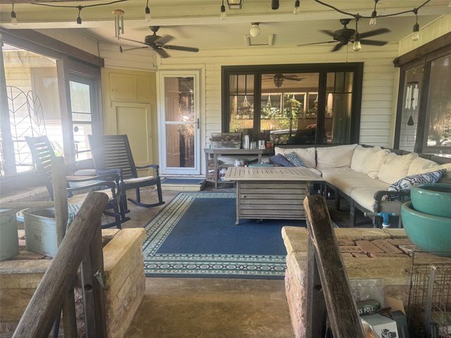 804 N Elm Street, Comanche, TX 76442