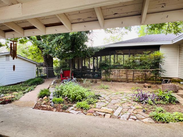 804 N Elm Street, Comanche, TX 76442