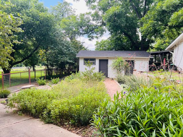 804 N Elm Street, Comanche, TX 76442
